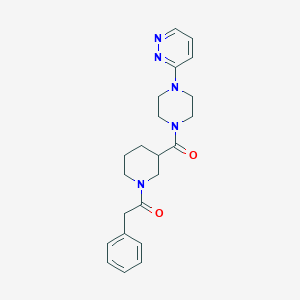 molecular formula C22H27N5O2 B7330399 2-Phenyl-1-[3-(4-pyridazin-3-ylpiperazine-1-carbonyl)piperidin-1-yl]ethanone 