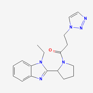 molecular formula C18H22N6O B7330586 1-[2-(1-Ethylbenzimidazol-2-yl)pyrrolidin-1-yl]-3-(triazol-1-yl)propan-1-one 