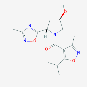 molecular formula C15H20N4O4 B7332934 [(2R,4R)-4-hydroxy-2-(3-methyl-1,2,4-oxadiazol-5-yl)pyrrolidin-1-yl]-(3-methyl-5-propan-2-yl-1,2-oxazol-4-yl)methanone 