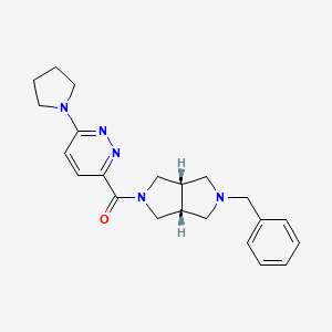 molecular formula C22H27N5O B7334009 [(3aR,6aS)-2-benzyl-1,3,3a,4,6,6a-hexahydropyrrolo[3,4-c]pyrrol-5-yl]-(6-pyrrolidin-1-ylpyridazin-3-yl)methanone 