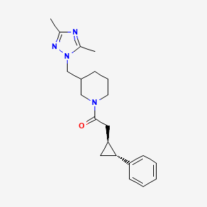 molecular formula C21H28N4O B7335062 1-[3-[(3,5-dimethyl-1,2,4-triazol-1-yl)methyl]piperidin-1-yl]-2-[(1S,2R)-2-phenylcyclopropyl]ethanone 