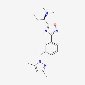 molecular formula C19H25N5O B7345487 (1R)-1-[3-[3-[(3,5-dimethylpyrazol-1-yl)methyl]phenyl]-1,2,4-oxadiazol-5-yl]-N,N-dimethylpropan-1-amine 