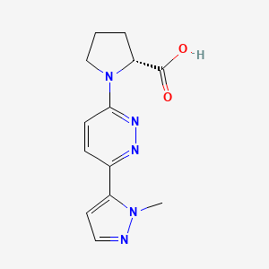 molecular formula C13H15N5O2 B7352908 (2R)-1-[6-(2-methylpyrazol-3-yl)pyridazin-3-yl]pyrrolidine-2-carboxylic acid 