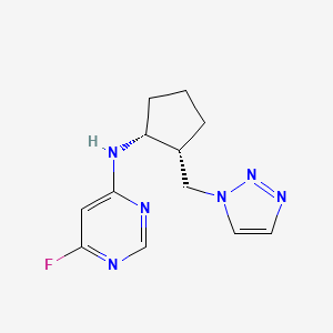 molecular formula C12H15FN6 B7354128 6-fluoro-N-[(1R,2R)-2-(triazol-1-ylmethyl)cyclopentyl]pyrimidin-4-amine 