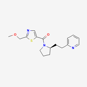 molecular formula C17H21N3O2S B7355523 [2-(methoxymethyl)-1,3-thiazol-5-yl]-[(2R)-2-(2-pyridin-2-ylethyl)pyrrolidin-1-yl]methanone 