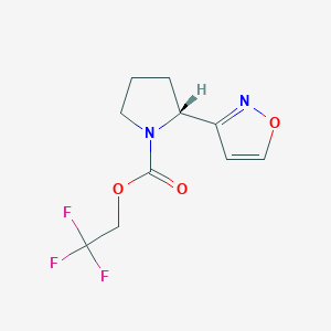 molecular formula C10H11F3N2O3 B7355640 2,2,2-trifluoroethyl (2R)-2-(1,2-oxazol-3-yl)pyrrolidine-1-carboxylate 