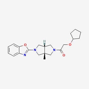 molecular formula C21H27N3O3 B7355782 1-[(3aS,6aR)-2-(1,3-benzoxazol-2-yl)-3a-methyl-3,4,6,6a-tetrahydro-1H-pyrrolo[3,4-c]pyrrol-5-yl]-2-cyclopentyloxyethanone 