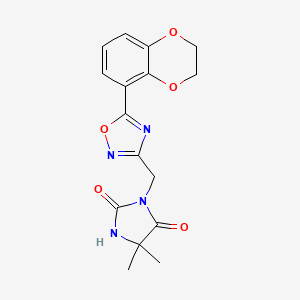 3-[[5-(2,3-Dihydro-1,4-benzodioxin-5-yl)-1,2,4-oxadiazol-3-yl]methyl]-5,5-dimethylimidazolidine-2,4-dione