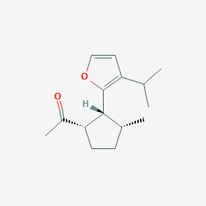 molecular formula C15H22O2 B074006 1-[(1S)-3α-甲基-2α-(3-异丙基呋喃-2-基)环戊烷-1α-基]乙酮 CAS No. 1143-46-0