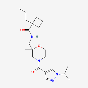 molecular formula C21H34N4O3 B7408213 N-[[2-methyl-4-(1-propan-2-ylpyrazole-4-carbonyl)morpholin-2-yl]methyl]-1-propylcyclobutane-1-carboxamide 