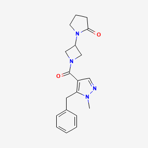 1-[1-(5-Benzyl-1-methylpyrazole-4-carbonyl)azetidin-3-yl]pyrrolidin-2-one