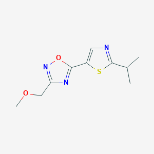 molecular formula C10H13N3O2S B7413493 3-(Methoxymethyl)-5-(2-propan-2-yl-1,3-thiazol-5-yl)-1,2,4-oxadiazole 