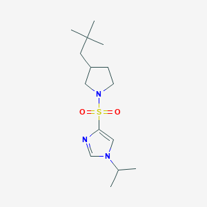 molecular formula C15H27N3O2S B7414674 4-[3-(2,2-Dimethylpropyl)pyrrolidin-1-yl]sulfonyl-1-propan-2-ylimidazole 