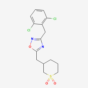 molecular formula C15H16Cl2N2O3S B7421526 3-[[3-[(2,6-Dichlorophenyl)methyl]-1,2,4-oxadiazol-5-yl]methyl]thiane 1,1-dioxide 