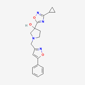 3-(3-Cyclopropyl-1,2,4-oxadiazol-5-yl)-1-[(5-phenyl-1,2-oxazol-3-yl)methyl]pyrrolidin-3-ol