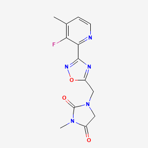 molecular formula C13H12FN5O3 B7437212 1-[[3-(3-Fluoro-4-methylpyridin-2-yl)-1,2,4-oxadiazol-5-yl]methyl]-3-methylimidazolidine-2,4-dione 