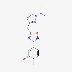 molecular formula C15H17N5O2 B7446199 1-Methyl-4-[5-[(1-propan-2-ylpyrazol-3-yl)methyl]-1,2,4-oxadiazol-3-yl]pyridin-2-one 