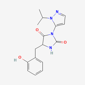 molecular formula C16H18N4O3 B7446948 5-[(2-Hydroxyphenyl)methyl]-3-(2-propan-2-ylpyrazol-3-yl)imidazolidine-2,4-dione 