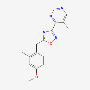 5-[(4-Methoxy-2-methylphenyl)methyl]-3-(5-methylpyrimidin-4-yl)-1,2,4-oxadiazole