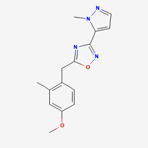 5-[(4-Methoxy-2-methylphenyl)methyl]-3-(2-methylpyrazol-3-yl)-1,2,4-oxadiazole