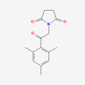 molecular formula C15H17NO3 B7461089 1-[2-Oxo-2-(2,4,6-trimethylphenyl)ethyl]pyrrolidine-2,5-dione 