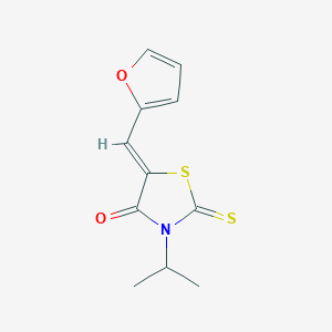 (5Z)-5-(furan-2-ylmethylidene)-3-propan-2-yl-2-sulfanylidene-1,3-thiazolidin-4-one