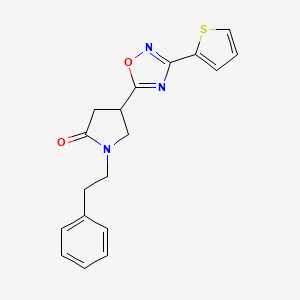 molecular formula C18H17N3O2S B7499737 1-(2-Phenylethyl)-4-(3-thiophen-2-yl-1,2,4-oxadiazol-5-yl)pyrrolidin-2-one 