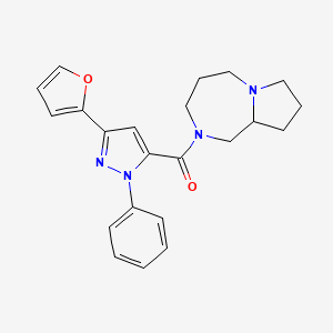 molecular formula C22H24N4O2 B7536277 1,3,4,5,7,8,9,9a-Octahydropyrrolo[1,2-a][1,4]diazepin-2-yl-[5-(furan-2-yl)-2-phenylpyrazol-3-yl]methanone 