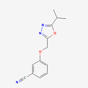 molecular formula C13H13N3O2 B7561792 3-[(5-Propan-2-yl-1,3,4-oxadiazol-2-yl)methoxy]benzonitrile 