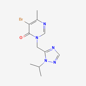 molecular formula C11H14BrN5O B7579581 5-Bromo-6-methyl-3-[(2-propan-2-yl-1,2,4-triazol-3-yl)methyl]pyrimidin-4-one 