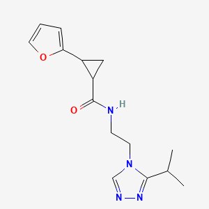 molecular formula C15H20N4O2 B7585682 2-(furan-2-yl)-N-[2-(3-propan-2-yl-1,2,4-triazol-4-yl)ethyl]cyclopropane-1-carboxamide 