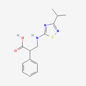 molecular formula C14H17N3O2S B7589706 2-Phenyl-3-[(3-propan-2-yl-1,2,4-thiadiazol-5-yl)amino]propanoic acid 