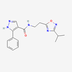 molecular formula C17H19N5O2 B7596833 5-phenyl-N-[2-(3-propan-2-yl-1,2,4-oxadiazol-5-yl)ethyl]-1H-pyrazole-4-carboxamide 