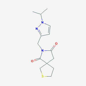 molecular formula C14H19N3O2S B7609906 2-[(1-Propan-2-ylpyrazol-3-yl)methyl]-7-thia-2-azaspiro[4.4]nonane-1,3-dione 