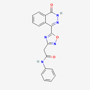 molecular formula C18H13N5O3 B7612440 2-[5-(4-oxo-3H-phthalazin-1-yl)-1,2,4-oxadiazol-3-yl]-N-phenylacetamide 