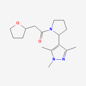 2-(Oxolan-2-yl)-1-[2-(1,3,5-trimethylpyrazol-4-yl)pyrrolidin-1-yl]ethanone