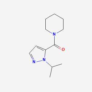 molecular formula C12H19N3O B7614783 Piperidin-1-yl-(2-propan-2-ylpyrazol-3-yl)methanone 