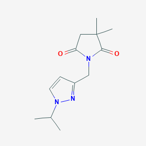 molecular formula C13H19N3O2 B7621731 3,3-Dimethyl-1-[(1-propan-2-ylpyrazol-3-yl)methyl]pyrrolidine-2,5-dione 