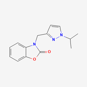 molecular formula C14H15N3O2 B7621853 3-[(1-Propan-2-ylpyrazol-3-yl)methyl]-1,3-benzoxazol-2-one 