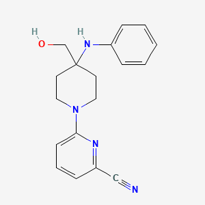 6-[4-Anilino-4-(hydroxymethyl)piperidin-1-yl]pyridine-2-carbonitrile