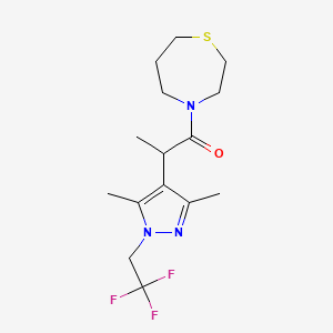 molecular formula C15H22F3N3OS B7642381 2-[3,5-Dimethyl-1-(2,2,2-trifluoroethyl)pyrazol-4-yl]-1-(1,4-thiazepan-4-yl)propan-1-one 