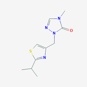 molecular formula C10H14N4OS B7653300 4-Methyl-2-[(2-propan-2-yl-1,3-thiazol-4-yl)methyl]-1,2,4-triazol-3-one 