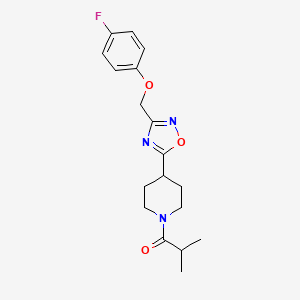 1-[4-[3-[(4-Fluorophenoxy)methyl]-1,2,4-oxadiazol-5-yl]piperidin-1-yl]-2-methylpropan-1-one