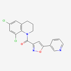 molecular formula C18H13Cl2N3O2 B7665767 (6,8-dichloro-3,4-dihydro-2H-quinolin-1-yl)-(5-pyridin-3-yl-1,2-oxazol-3-yl)methanone 