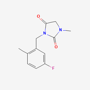 3-[(5-Fluoro-2-methylphenyl)methyl]-1-methylimidazolidine-2,4-dione