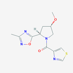 molecular formula C12H14N4O3S B7670145 [(2R,4S)-4-methoxy-2-(3-methyl-1,2,4-oxadiazol-5-yl)pyrrolidin-1-yl]-(1,3-thiazol-4-yl)methanone 