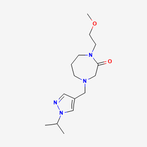 molecular formula C15H26N4O2 B7675013 1-(2-Methoxyethyl)-4-[(1-propan-2-ylpyrazol-4-yl)methyl]-1,4-diazepan-2-one 