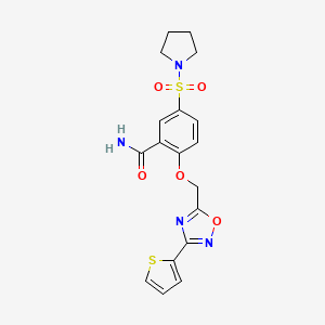 molecular formula C18H18N4O5S2 B7680704 5-Pyrrolidin-1-ylsulfonyl-2-[(3-thiophen-2-yl-1,2,4-oxadiazol-5-yl)methoxy]benzamide 