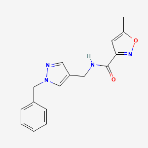 molecular formula C16H16N4O2 B7682222 N-[(1-benzylpyrazol-4-yl)methyl]-5-methyl-1,2-oxazole-3-carboxamide 