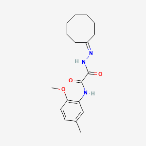 molecular formula C18H25N3O3 B7684207 1-{N'-[(E)-[4-(carbamoylmethoxy)phenyl]methylidene]hydrazinecarbonyl}-N-(3-chloro-4-methoxyphenyl)formamide 